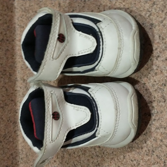 Kid Connection toddler size 2 action flex sneakers - Picture 10 of 10